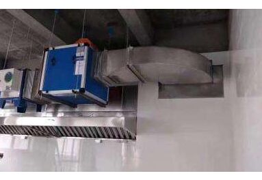 酒店廚房油煙凈化設(shè)備根據(jù)發(fā)蘭與排風(fēng)系統(tǒng)通風(fēng)風(fēng)管聯(lián)接 酒店廚房油煙凈化設(shè)備根據(jù)發(fā)蘭與排風(fēng)系統(tǒng)通風(fēng)風(fēng)管聯(lián)接